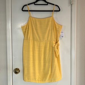 Nine West yellow summer dress. Faux wrap dress fully lined. NWT
